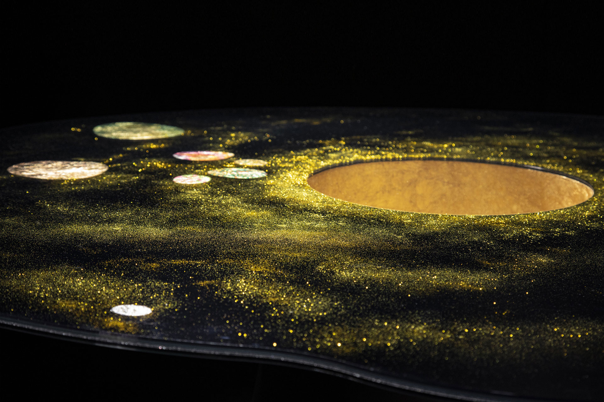 Decorated glass panel — Orbita